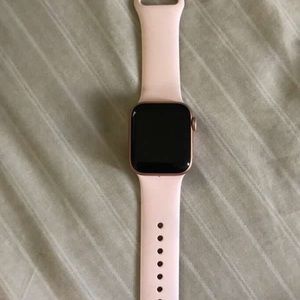 Apple Watch series 4 rose gold
